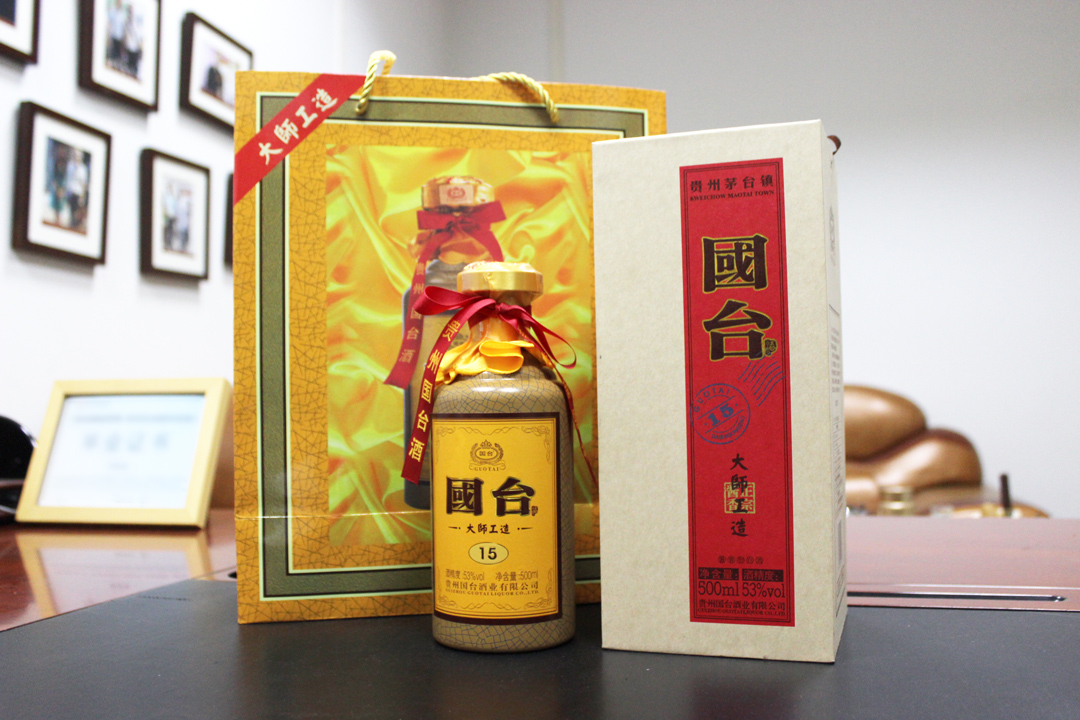 “中國(guó)風(fēng)”國(guó)酒茅臺(tái)俄羅斯白面?？埌b解析